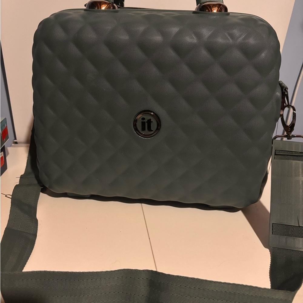 it Luggage Glitzy hardside vanity case in an olive green color